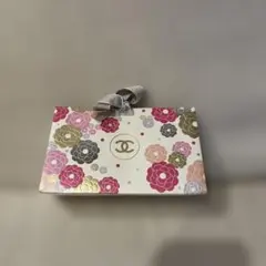 CHANEL 【限定デザイン】ギフトボックス カメリアチャーム付き