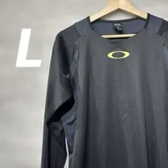 【美品】Oakley ブラック ロングスリーブ インナーウェア センターロゴのサムネイル