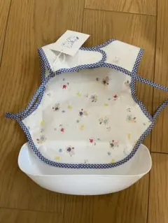 ファミリア　新品　子供用お食事エプロン　ビブ　スタイ 花柄