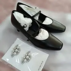 新品箱入り 卑弥呼 3.5cmヒールストラップ付ブラックパンプス アクセサリー付