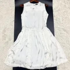 新品タグ付き✨ネネット 膝丈フレアワンピース ノースリーブ 2サイズ スター 白