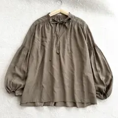 美品 IENA 2022SS ボウタイ シャーリングブラウス F カーキ