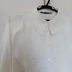 刺繍入りホワイト長袖シャツ