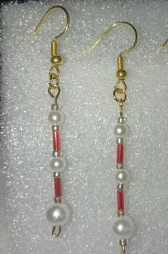 ハンドメイド ビーズピアス レッド×パール風