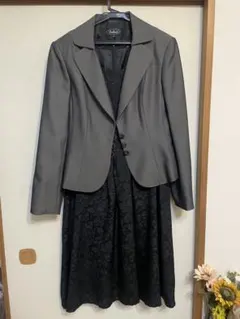 グレーのスーツとワンピースの3点セット　フォーマル
