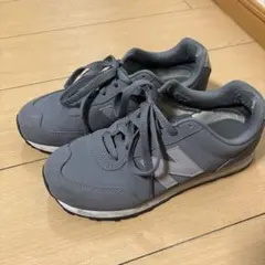 New Balance 400 スニーカー グレー　25のサムネイル