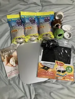 ハムスター飼育用品セット ヒーター ひんやりシート 砂浴び ハウス 餌入れ 本のサムネイル