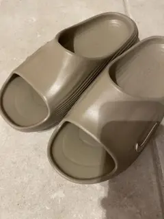 廃盤カラー ベージュNIKE REACTX REJUVEN8 SLIDE - メルカリ
