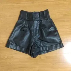 フェイクレザー ショートパンツ グレイル