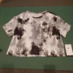 NIKE ルーズフィット Tシャツ