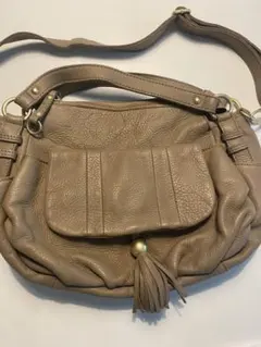 Beaure ベージュレザーショルダーバッグ フリンジ付き