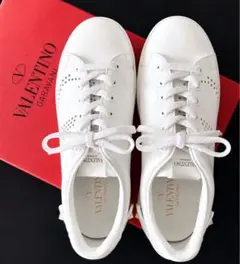 美品36.5 VALENTINO GARAVANI ホワイトレザースタッズのサムネイル