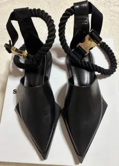 新品未使用 sacai ポインテッドトゥ アンクルストラップ サンダル 黒 36のサムネイル