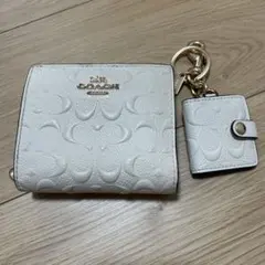 COACH シグネチャー エンボス加工 2つ折り財布 ホワイト