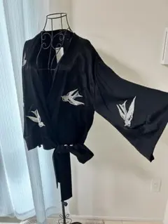 ZARA WOMANツバメ刺繍入り ブラック 羽織りのサムネイル