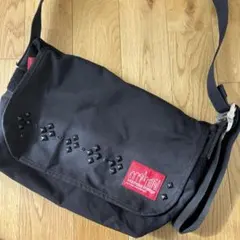 Manhattan Portage ショルダーバッグ ブラック　スタッズ付き