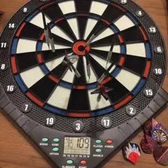 ダーツボード約縦49.8cm 横42cm 厚さ2.7cmダーツ8本