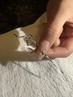 タバコのフィルム剥がすところのアート作品