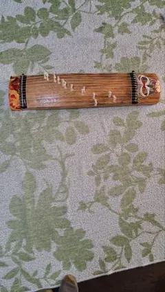 木製琴13弦【本体のみ】黄色の弦 赤い装飾 - メルカリ