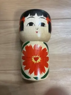 木製こけし人形 花柄 赤いリボン - メルカリ