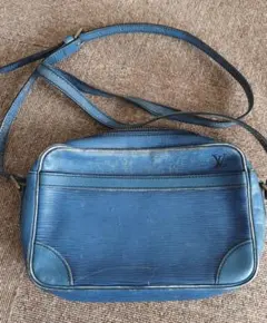 Louis Vuitton エピ　レザー ショルダーバッグ 青