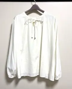 リボンブラウス　長袖　オフホワイト　Ｌサイズ　ハニーズ
