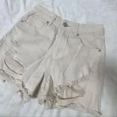 【格安】オフホワイト ダメージ加工 ショートパンツ