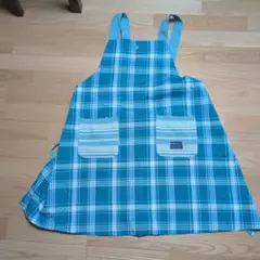 青と白のチェック柄エプロン