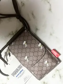 しまむら＋SNOOPYコラボ　スマホ財布