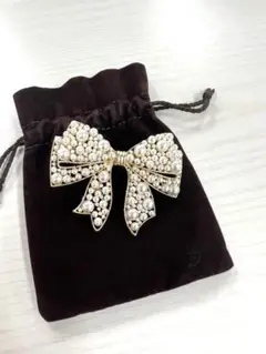 ヘアバレッタ　エレガントなパールリボン