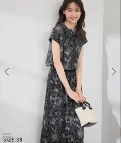極美品　ロペピクニック　アソート総柄ワンピース　シワにならない　38T 黒　M