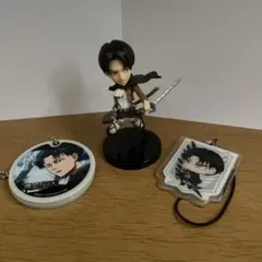 進撃の巨人　リヴァイ　ミカサ　エレン　フギュア　ストラップ　まとめ売り