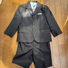 キッズ ブラック スーツ ジャケットとショートパンツ