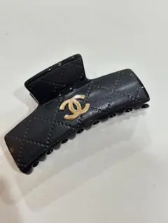CHANEL ブラック ヘアクリップ