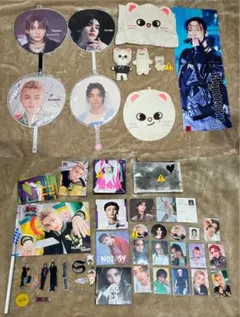 straykids ヒョンジン　まとめ売り　ぬいぐるみ　トレカ　うちわ