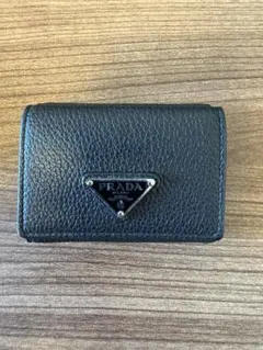 現行品・極美品✨プラダ 二つ折り財布 ヴィッテロダイノレザー 三角