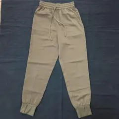 Sサイズ GU センターシームジョガーパンツ オリーブ