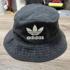adidas ブラック バケットハット