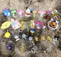 ガチャガチャ めじるしアクセサリー サンリオ モンチッチ たまごっち ケアベア