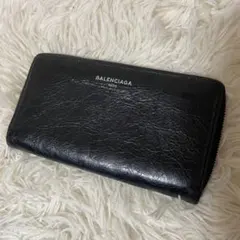 レア✨バレンシアガ 長財布 ラウンドファスナー シワ加工 ロゴ刻印 ブラックのサムネイル