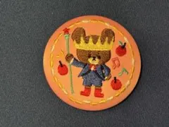 くまのがっこう　刺繍缶バッチ　Biscuit