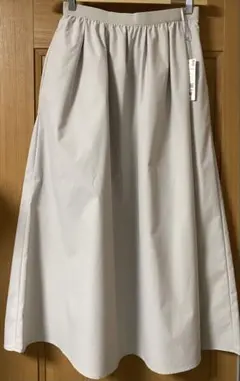 【新品未使用】UNIQLO ボリュームロングスカート　ライトグレー M