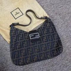 美品 FENDI マンマバケット ショルダーバッグ シャガード ズッカ
