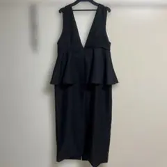 Vネック フリル サロペットワンピース　黒のサムネイル
