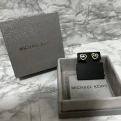 【箱付き美品❣️】MICHAEL KORS MKロゴ ハート ピアス ゴールドのサムネイル