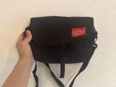 ブラックショルダーバッグ フラップ付き