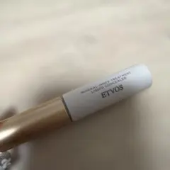 エトヴォス　ミネラルインナートリートメントリキッドコンシーラーアイボリーベージュ