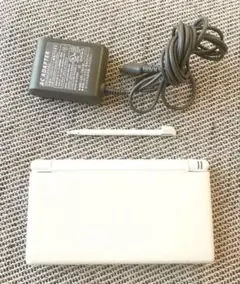 【ジャンク品】ニンテンドー DS Lite クリスタルホワイトのサムネイル