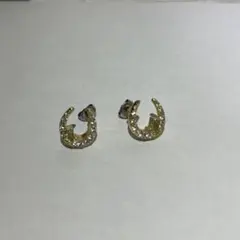 ゴールド ホースシュー型 ピアス