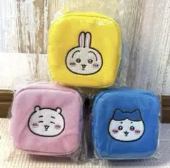 ちいかわ カラビナ付き 刺繍スクエアミニポーチ　ちいかわ　ハチワレ　う